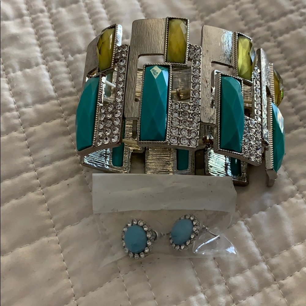 Bracelet and earring set.